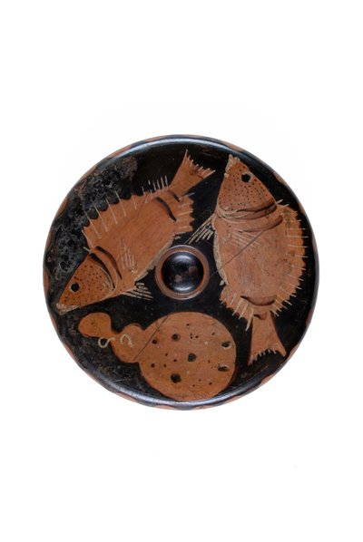 Red-figured plate decorated with fish by Roman